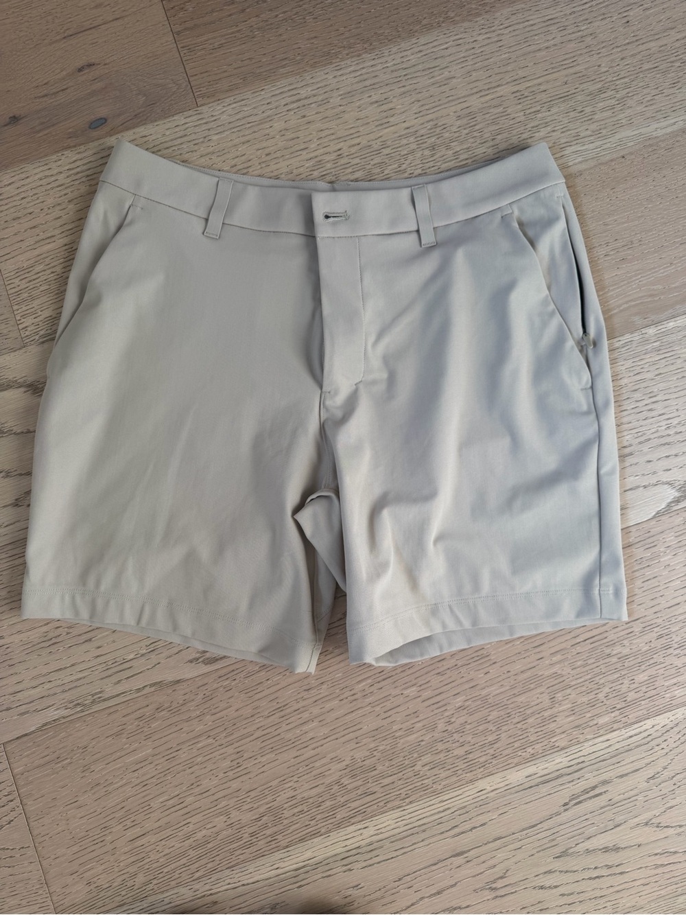 lululemon athletica Men's Chino-Style Shorts - Light Tan